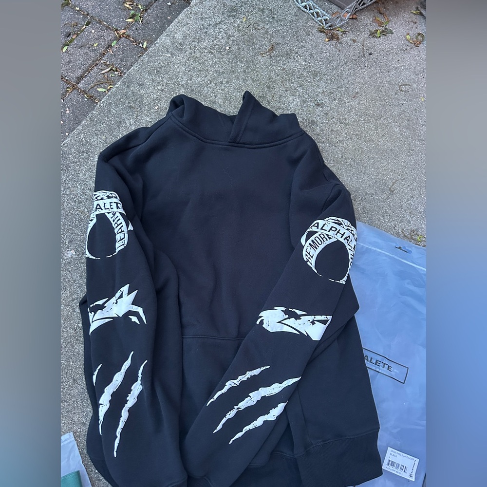 Alphalete hoodie